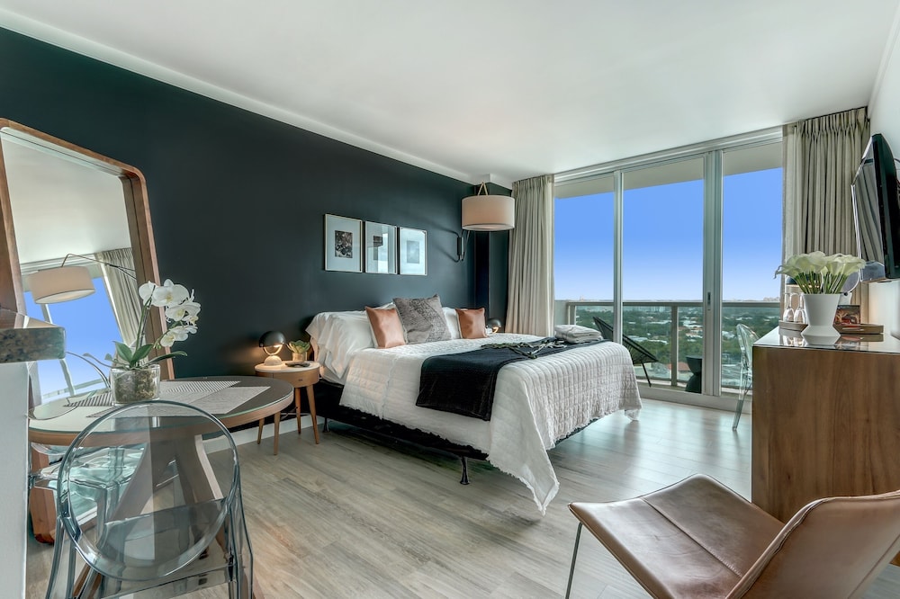 Gorgeous Deluxe City View Studio in Coconut Grove photo 1