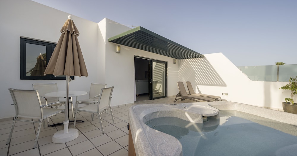 Superior Villa, 2 Bedrooms (4 people) thumbnail 5