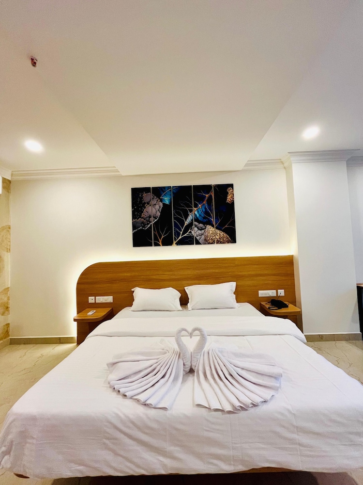 Deluxe Double Room, City View