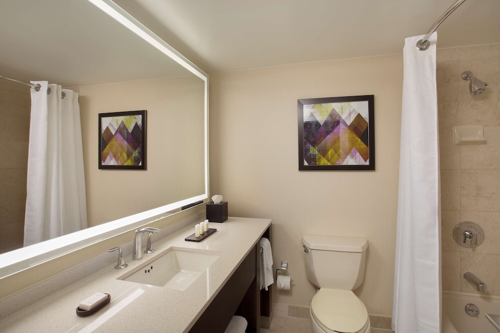 Suite, 2 Queen Beds - Photo 2