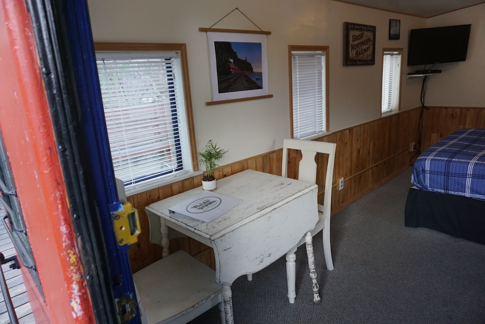 Great Northern Caboose photo 2