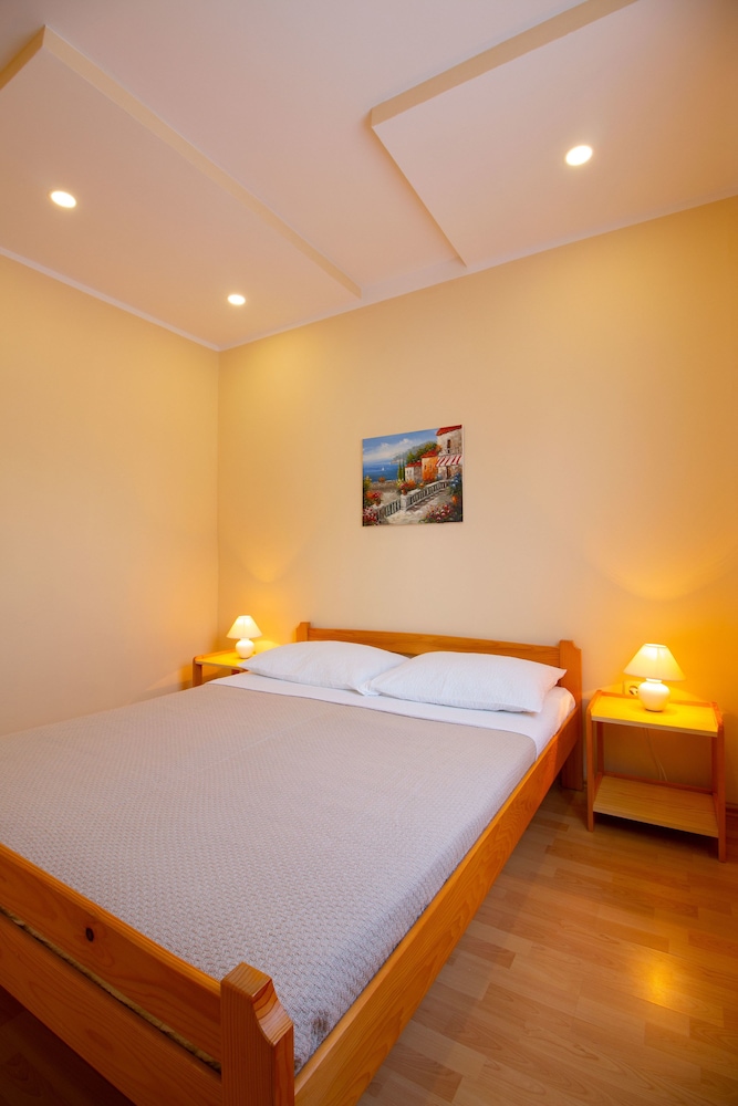 Apartment, 2 Bedrooms, Terrace photo 1