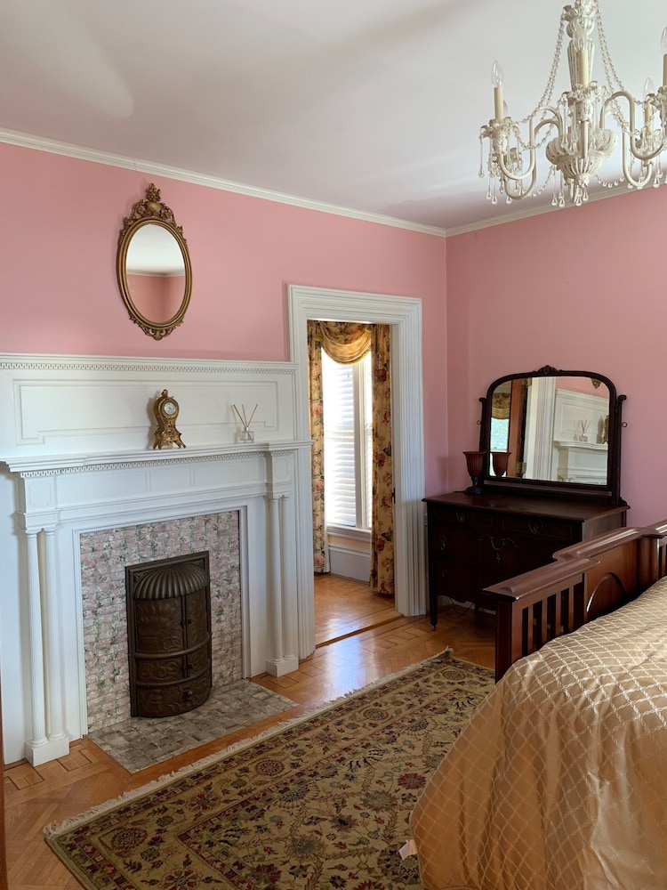 Room (Dorothy Brown, 2nd Floor) photo 3