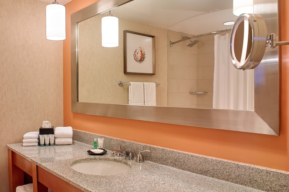 Deluxe Room, 1 King Bed