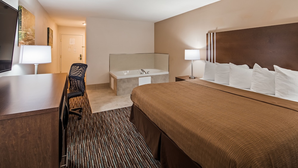 Standard Room, 1 King Bed, Non Smoking, Jetted Tub