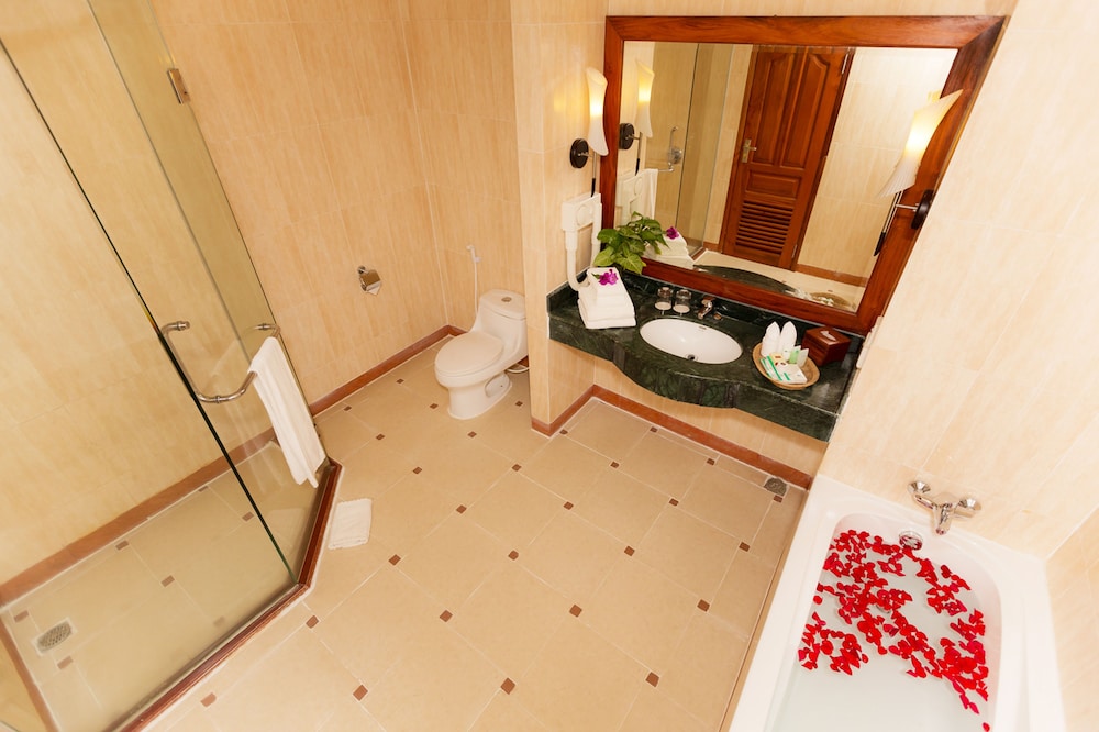 Deluxe Triple Room - City View - Photo 5