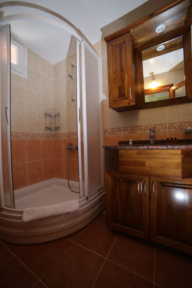 Standard Triple Room - Photo 2