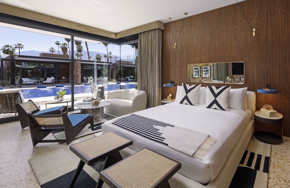 Hermann Premier Pool View Suite