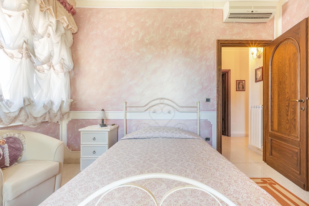 Villa photo 3