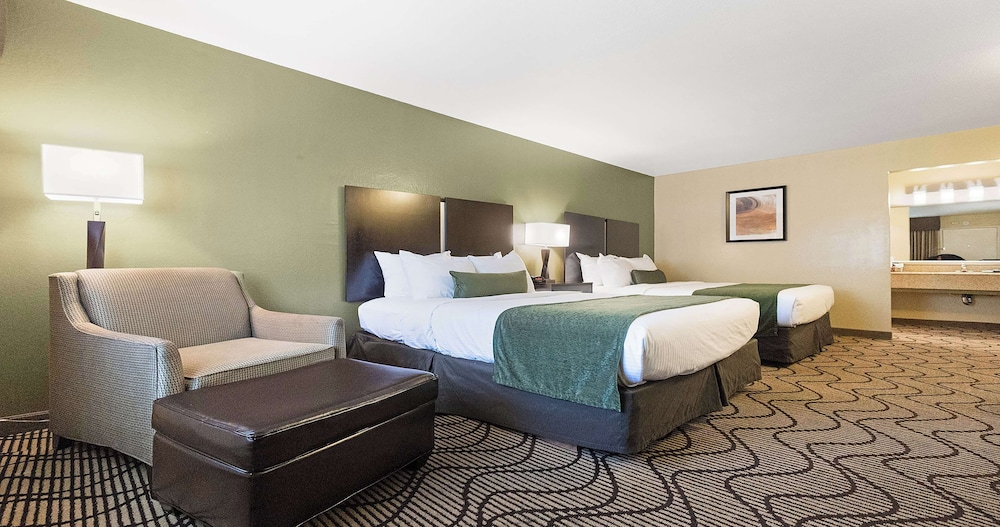 Deluxe Room, 2 Queen Beds, Non Smoking, Refrigerator & Microwave - Photo 10