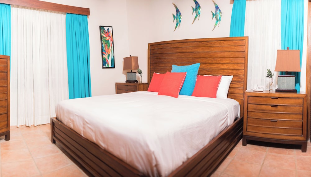 One Bedroom Beach Front Villa 2nd Floor photo 2