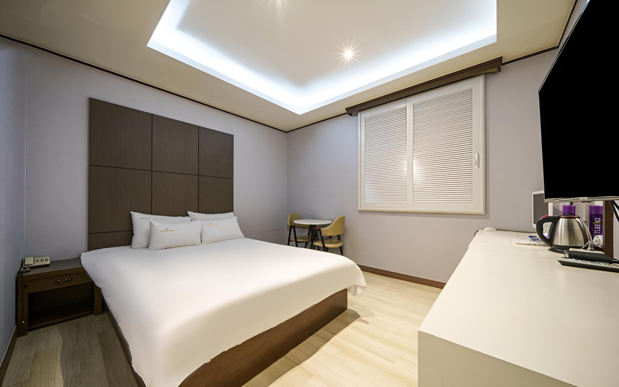 Room (Business Standard (Double Bed Hotel B) - Photo 14