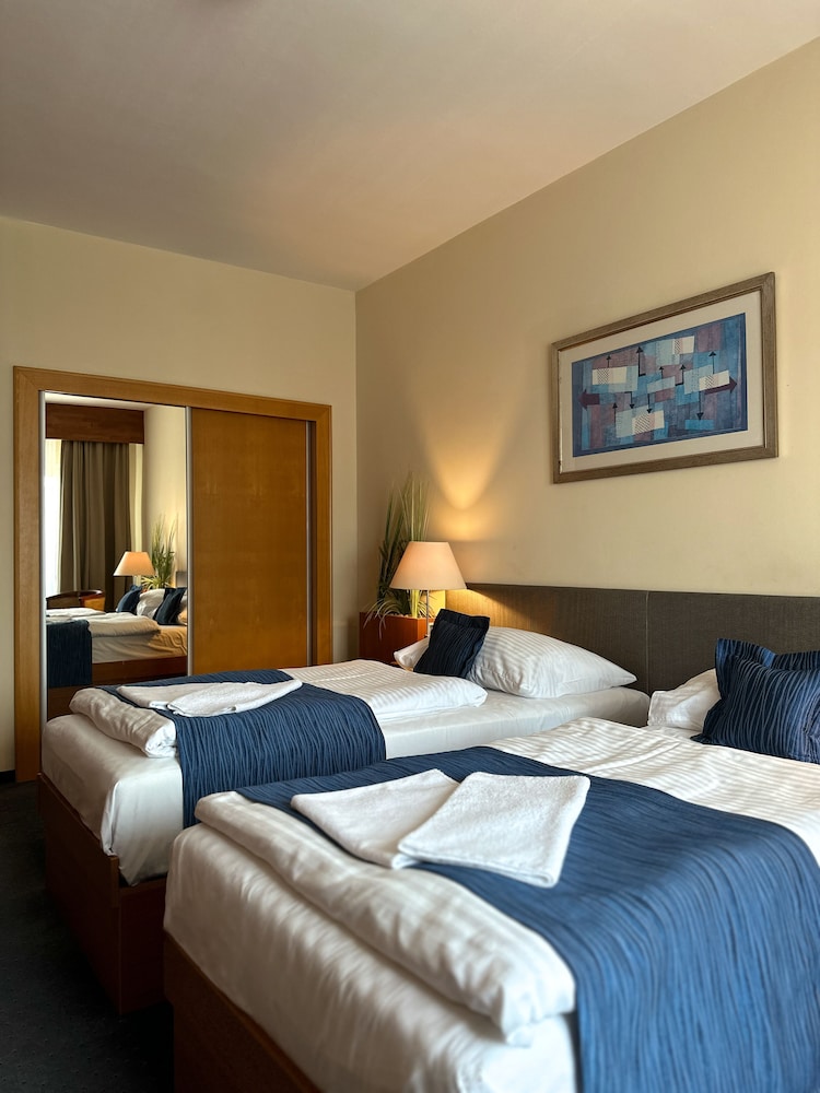 Standard Double Room Single Use, Accessible photo 2