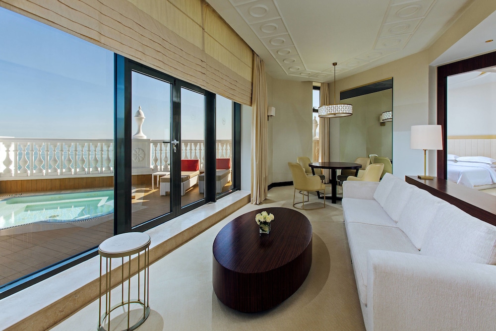 Club Suite, 1 King Bed, Terrace - Photo 3
