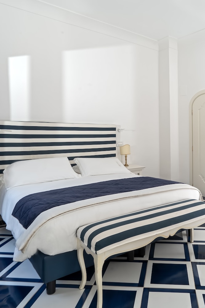 Standard Double or Twin Room - Photo 4