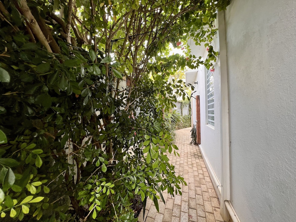 Deluxe Room, Garden View, Ground Floor photo 3
