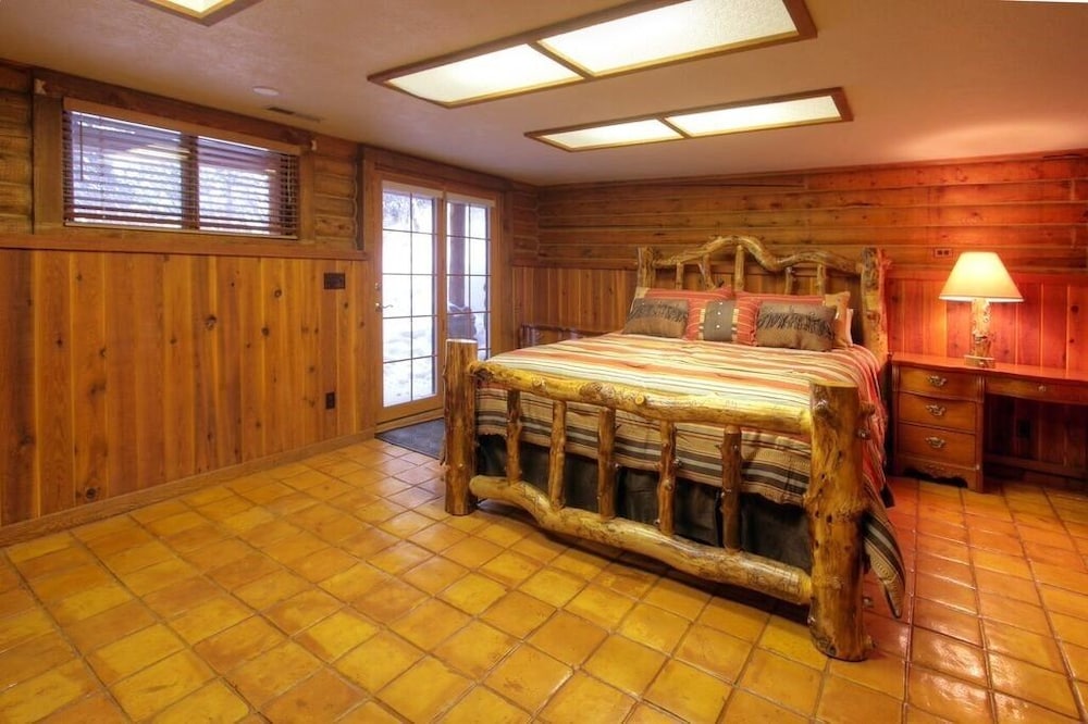 Log Cabin on the Stream photo 3