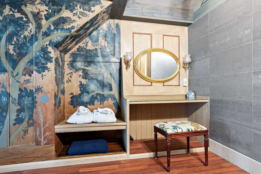 Suite, 2 Twin Beds, Jetted Tub, Sea View (with Sofabed) - Photo 9