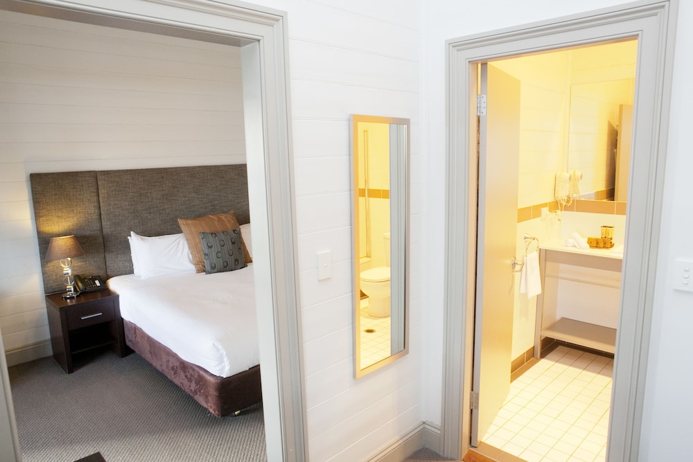 Room, 1 Queen Bed (Heritage) - Photo 7