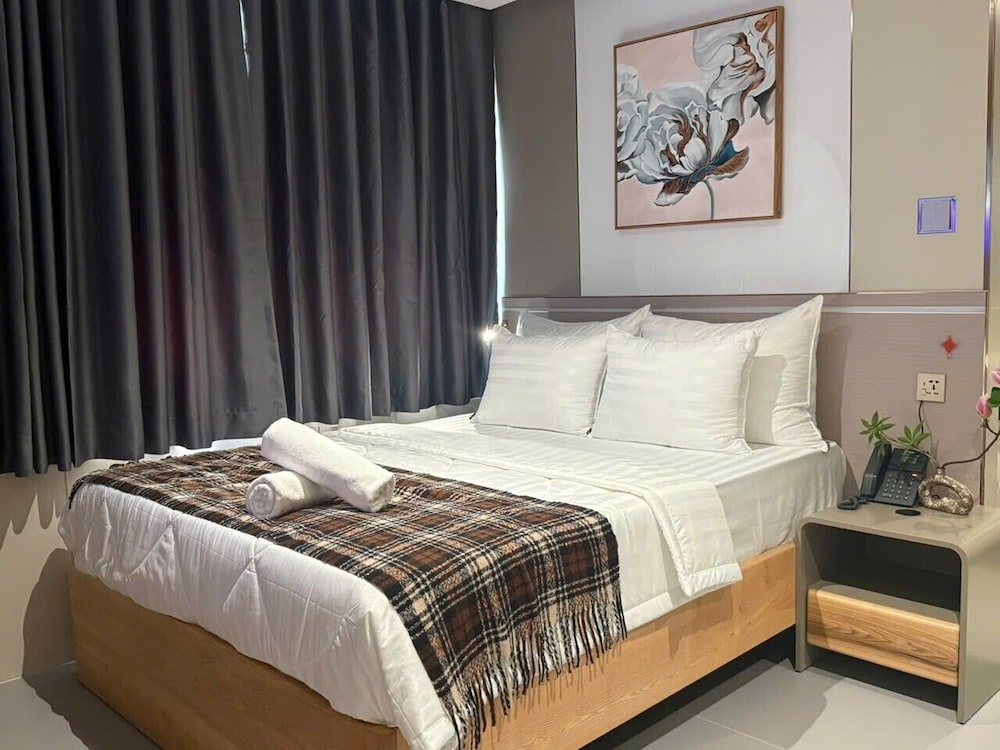 Superior Room, 1 King Bed, City View photo 3