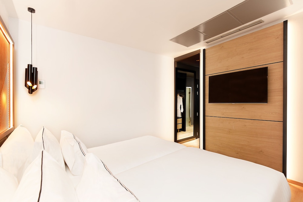 Suite (The Level 2+1)