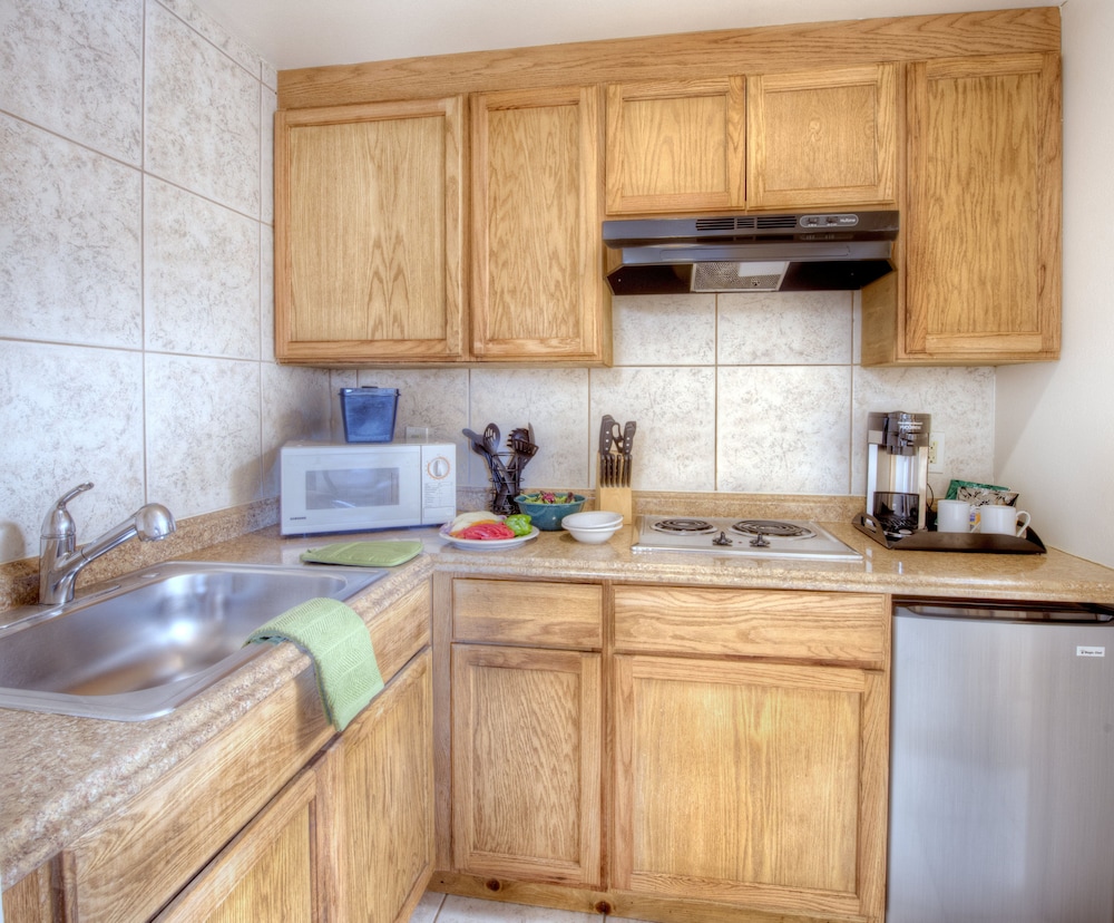 Deluxe Patio (W/ Kitchenette) - Two Queen Beds, photo 6