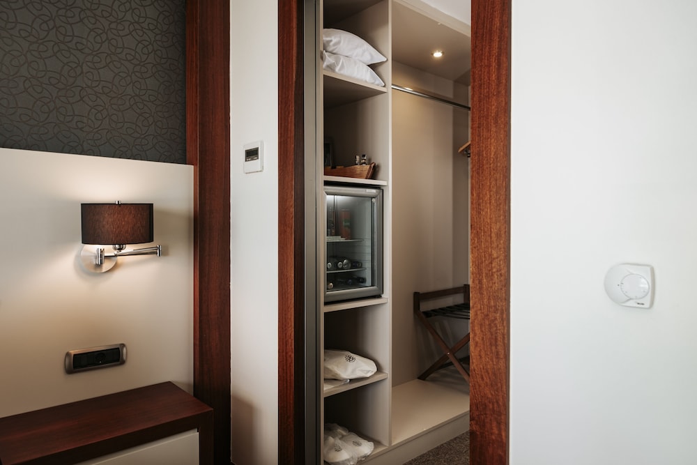 Superior Triple Room, Garden View photo 3