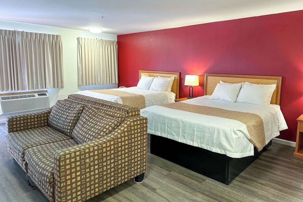Suite, Multiple Beds, Non Smoking - Photo 4