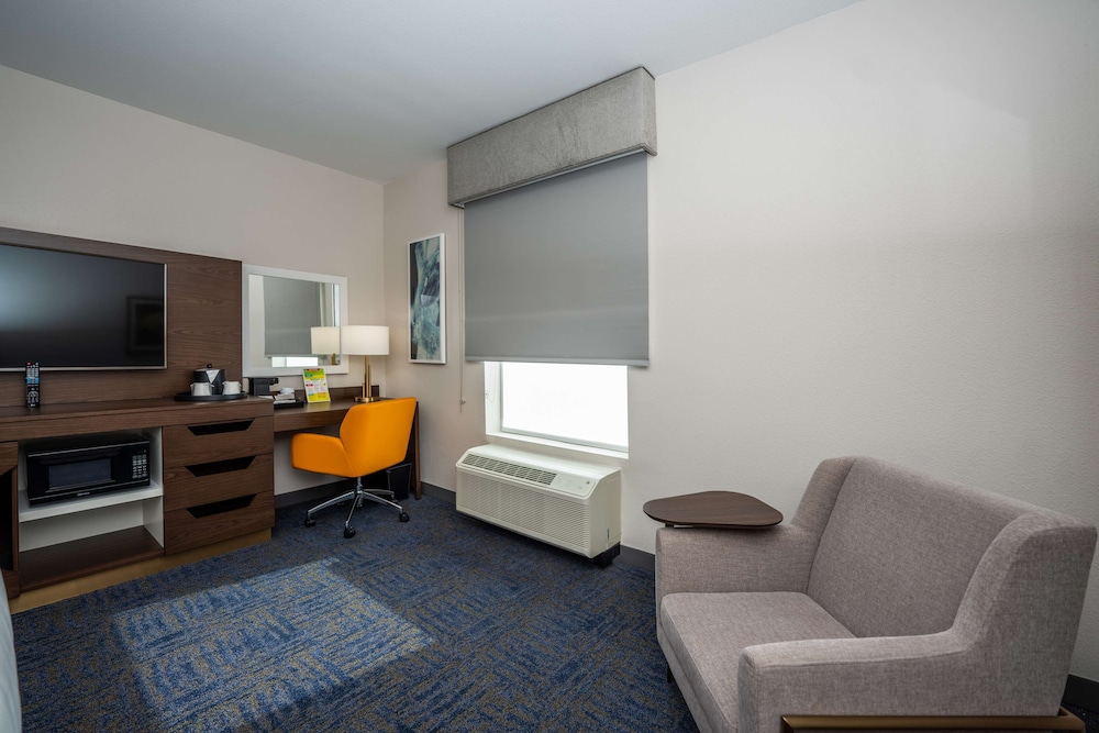 Suite, 2 Queen Beds, Accessible, Refrigerator & Microwave - Photo 6