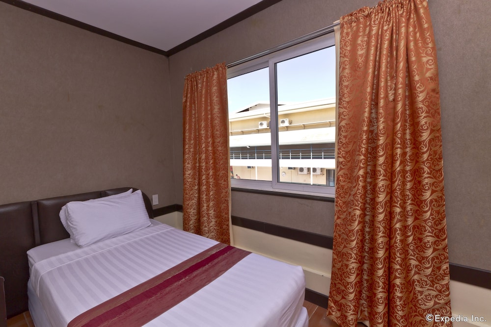 Deluxe Room, Pool View - Photo 7