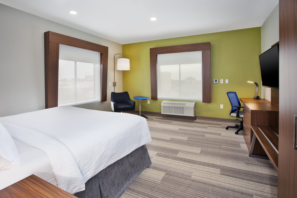 Standard Room, 1 King Bed (Extra Floor Space) - Photo 3