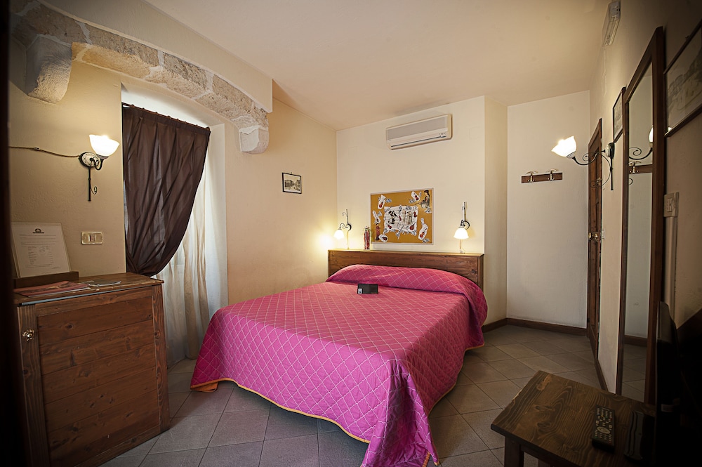 Double or Twin Room - Photo 1