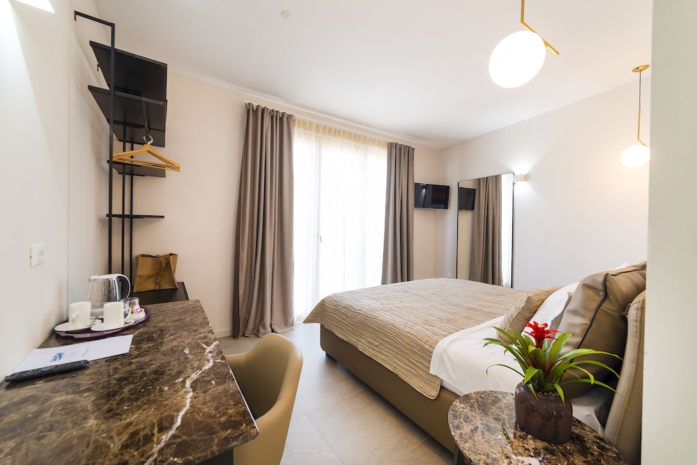 Double Room, 1 Queen Bed, Non Smoking photo 1