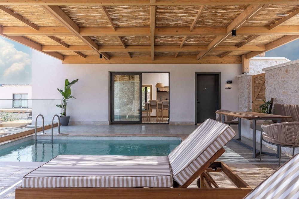 Suite, Non Smoking, Private Pool (Mezzanine) - Photo 8