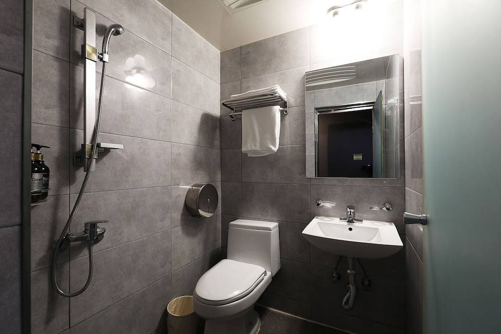 Deluxe Double Room, 1 Queen Bed photo 3