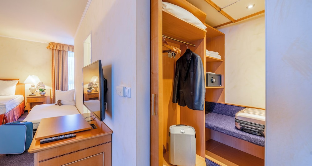 Junior Twin Room - Photo 4