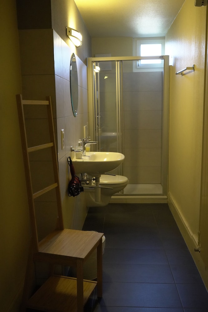 Classic Double Room, 2 Twin Beds - Photo 6