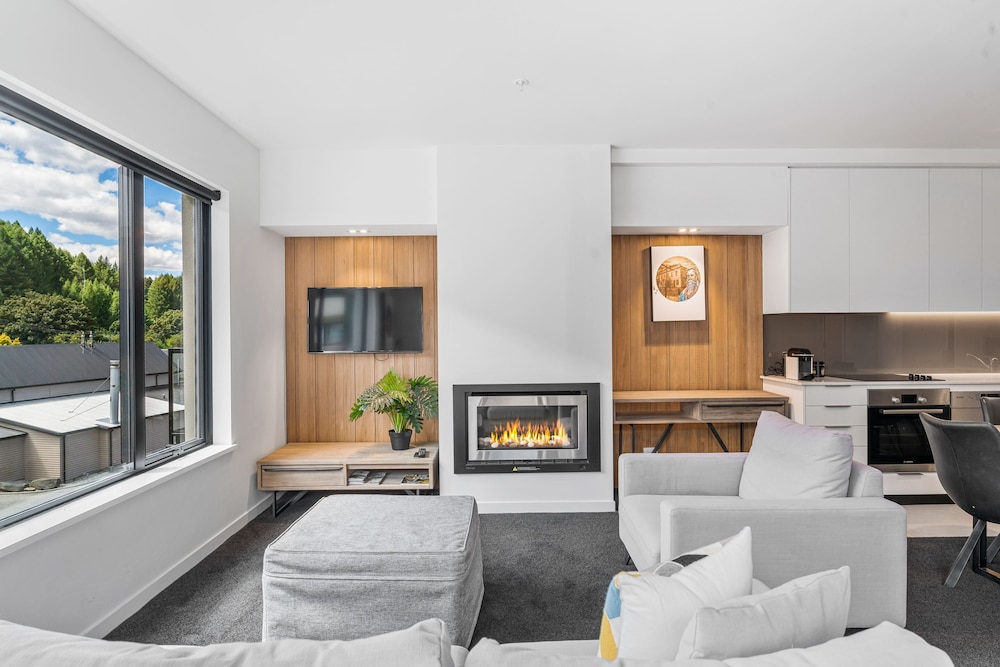 Penthouse, 2 Bedrooms, Mountain View