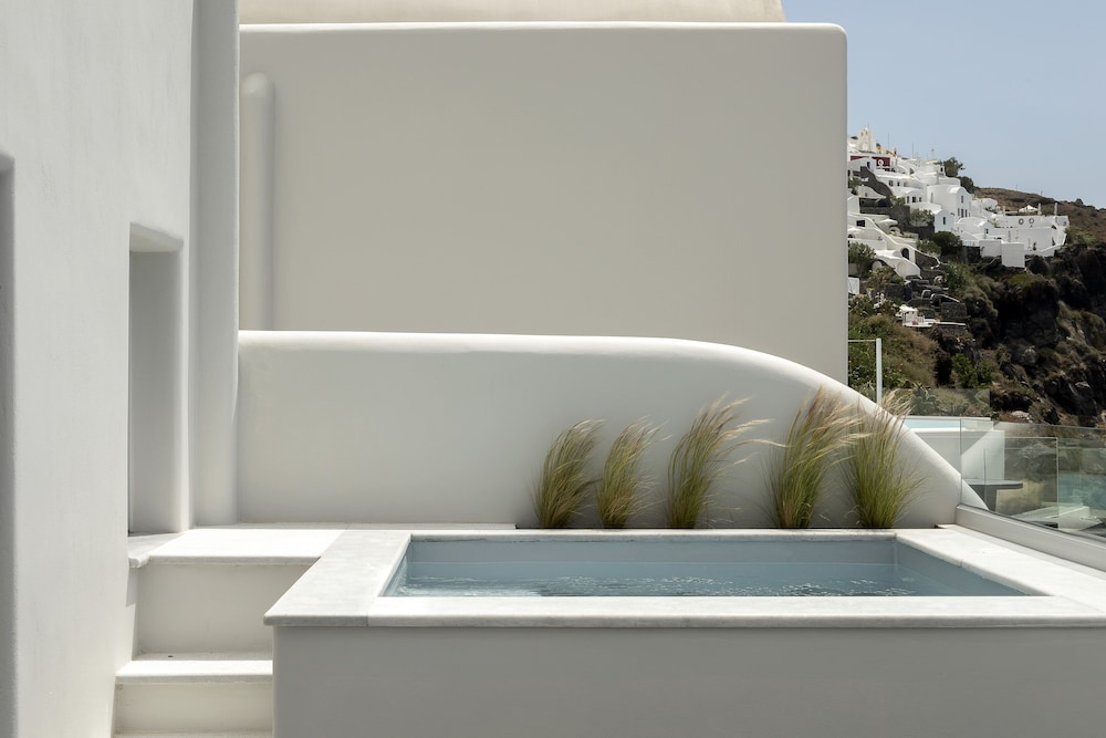 Superior Suite outdoor hot tub sea view - Photo 4