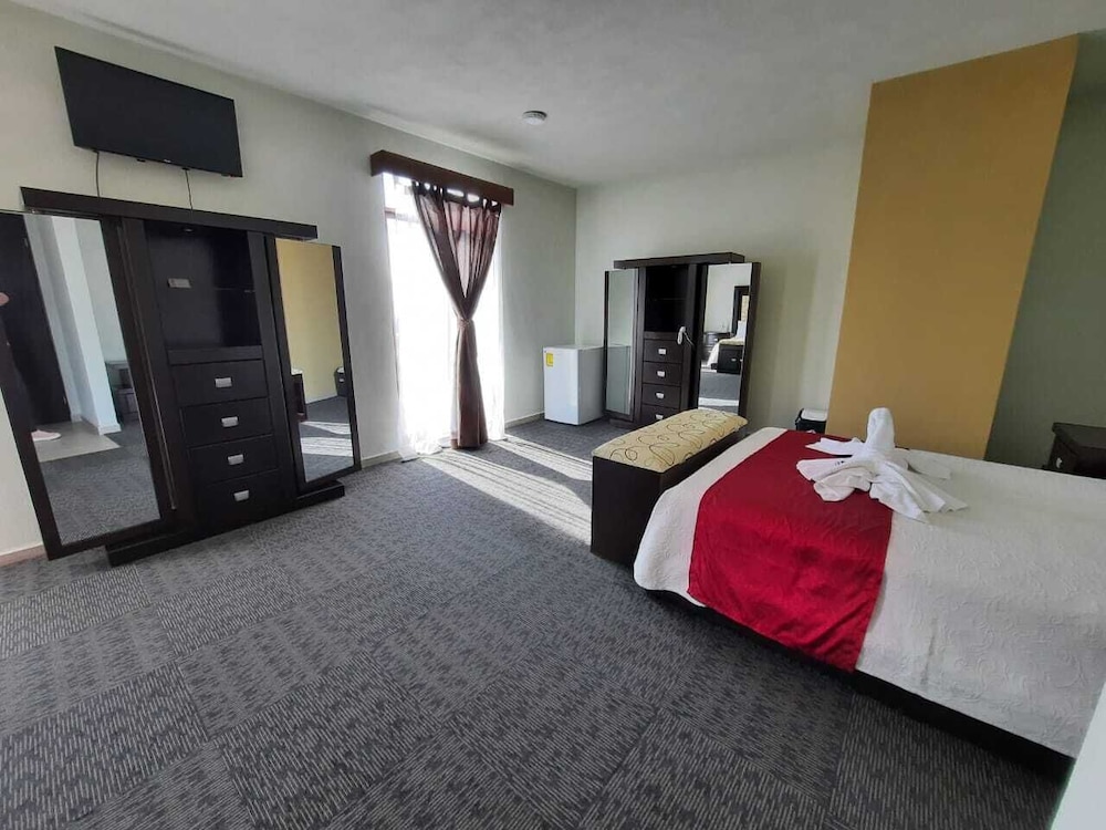 Quadruple Room, 2 Queen Beds, City View photo 2