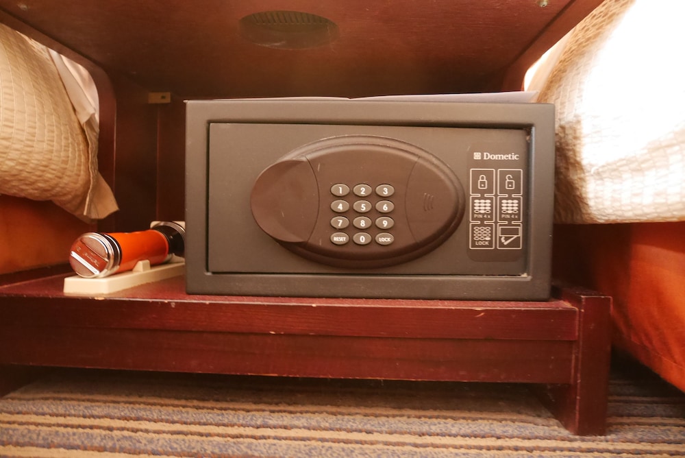 Standard Twin Room, Non Smoking - Photo 3