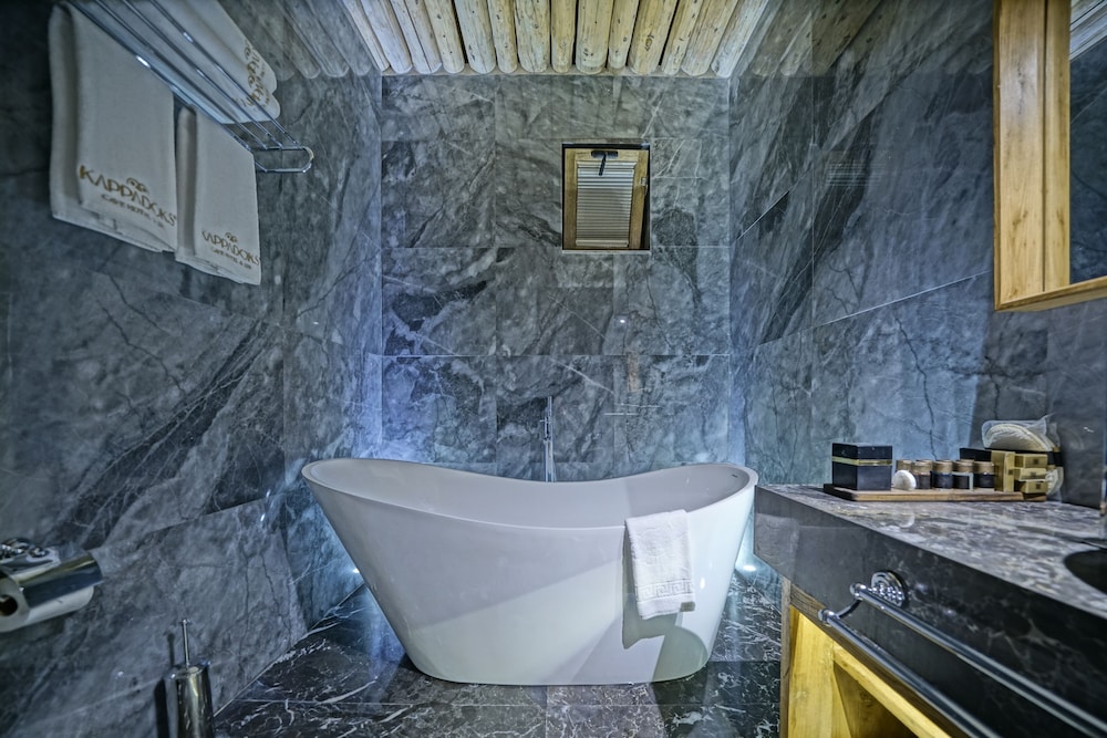 Deluxe Room - Photo 8