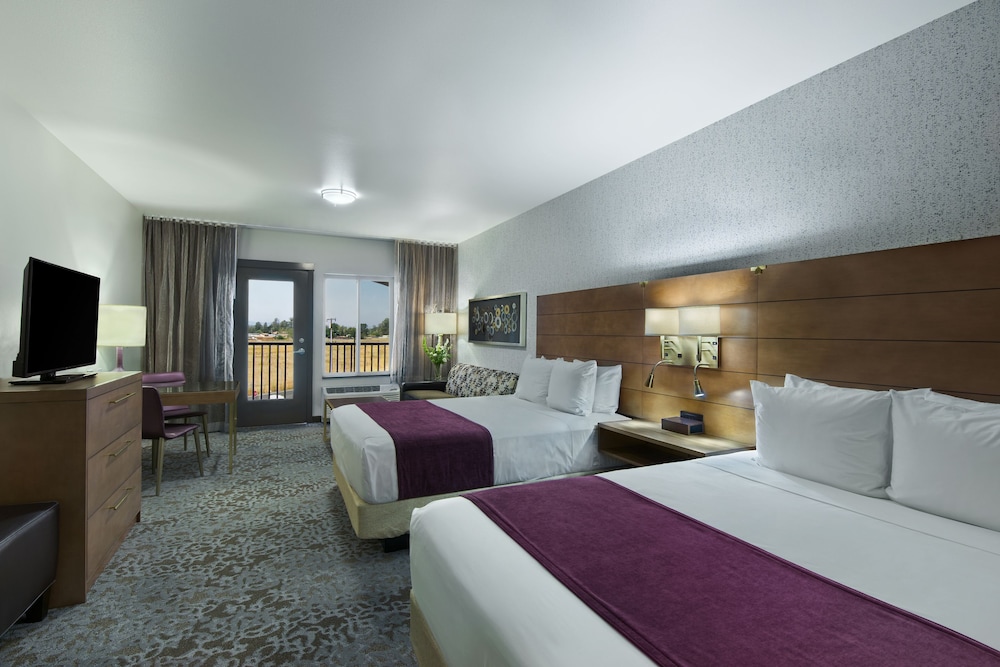 Balcony 2 Queen Suite