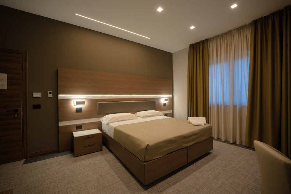 Standard Double or Twin Room - Photo 1
