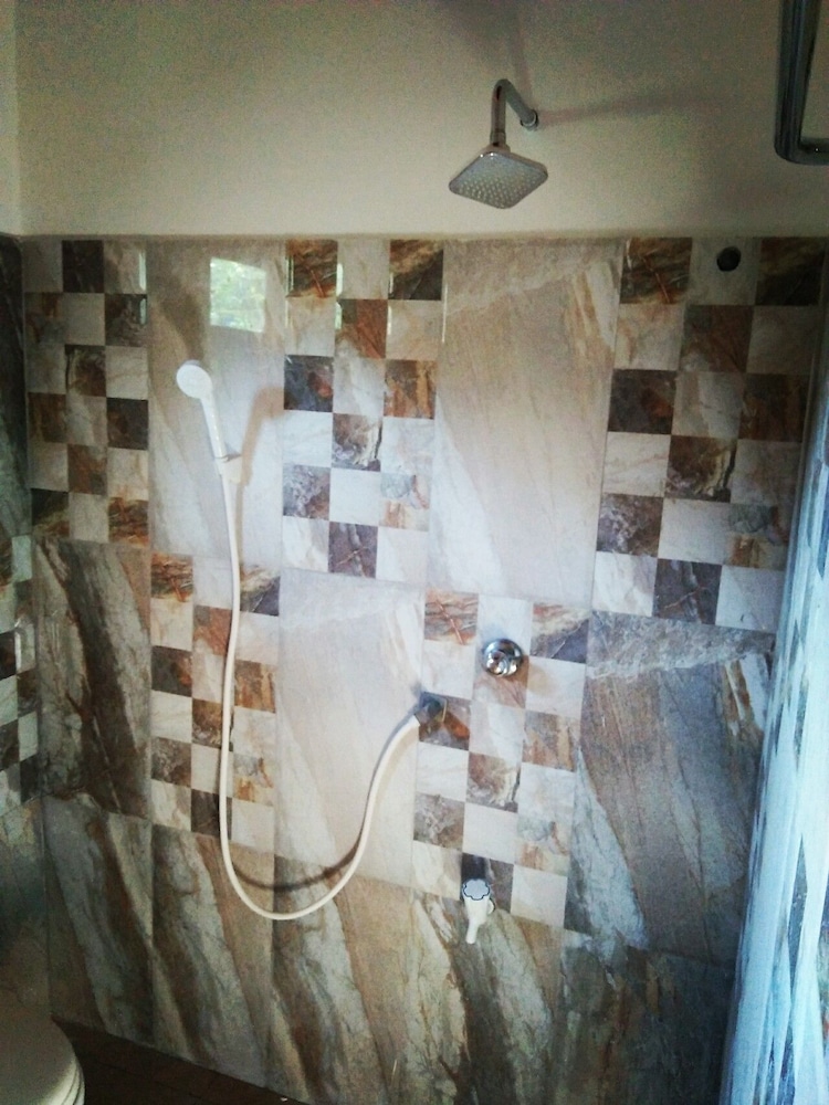 Deluxe Room, 1 Double Bed, Lake View, Lakeside photo 2