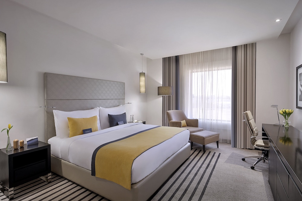 Grand Room, 1 King Bed, Non Smoking, City View - Photo 12