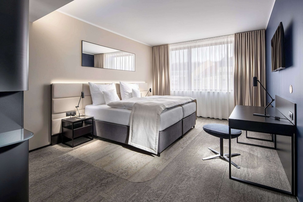 Suite, 1 King Bed, Non Smoking - Photo 8