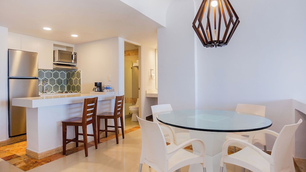 Junior Suite, Kitchenette, Partial Ocean View