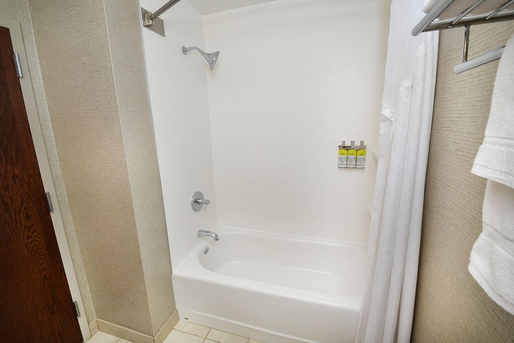 Standard Room, Multiple Beds - Photo 6