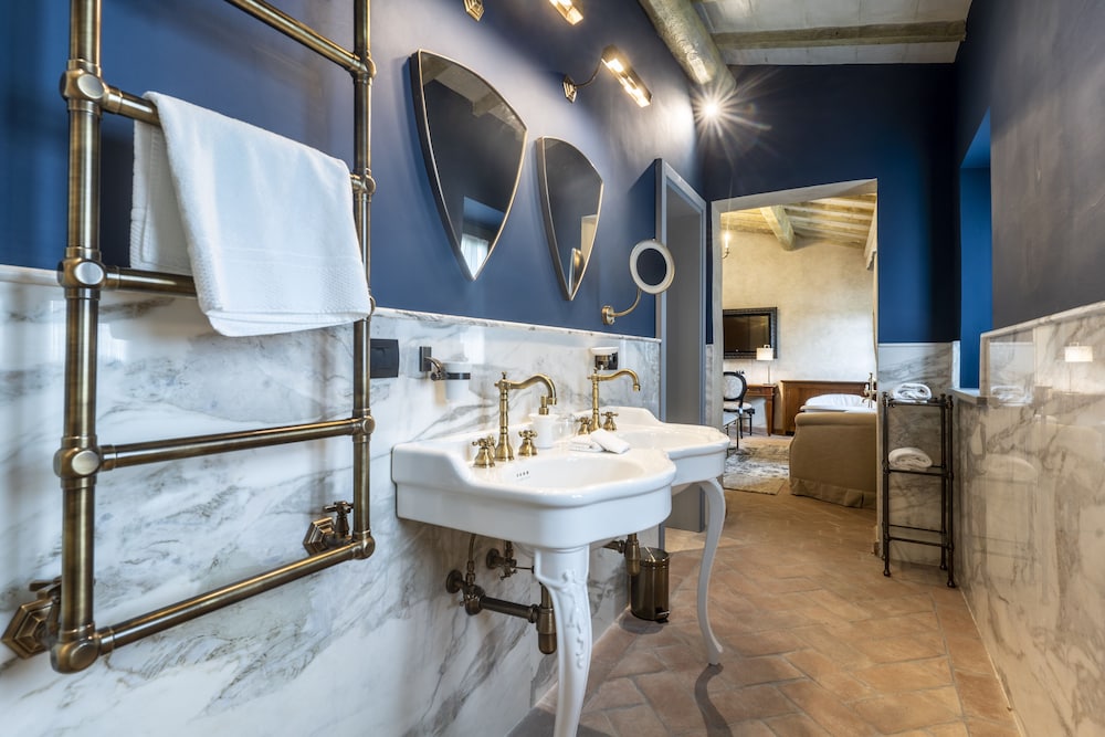 Premium Suite - Photo 22